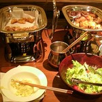 真歌宝 - サーモンフライにプリプリチキンとモチコチキン、玉子焼き、ポテトと野菜サラダ