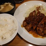 HONMACHI 豚テキ 本店 - 