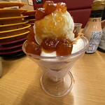 スシロー - パフェ・タルト・タタン¥385はシャキシャキりんごにカラメルソースが大人の味です