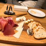 Restaurant Asakura - 生ハムとチーズの盛り合わせ