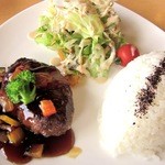 磯のくろすけ焼き（黒豚ハンバーグ×黒酢あんかけ、コンソメスープ付き）