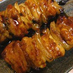 Tori Sou - やきとり(タレ)鶏肉の間にたまねぎがはさまっているタイプ。タレはやや甘口。