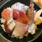 Wasai Shunsai Hidamari - 彩りも良い海鮮丼
