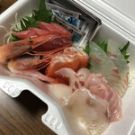 だいだいや - 刺し盛り
      美味すぎ
      おらのつまみが奪われます