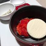 コミナセマコ - ・クレームダンジュ いちごソース 自家製フロマージュブランとメレンゲのクレームダンジュ ピスタチオのクリスタリーゼ