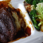 ウィウィ - 黒毛和牛ホホ肉の赤ワイン煮