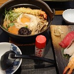 藍屋 - 鍋焼きうどんと握り寿司三貫セット 1680円
            
            本当に握ってるのだろうか(>_<)
            
            怪しい～