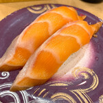 回転寿し トリトン - 【2020年12月】極旨生サーモン＠280円。