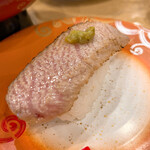 回転寿し トリトン - 【2020年12月】本まぐろとろ炙り（1貫）＠240円。