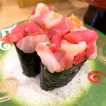 回転寿し トリトン - 【2020年12月】海鮮ばくだん軍艦＠190円。