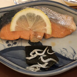 h Nihon Ryouri Setouchi - 鮭の塩焼き 瀬戸内レモン 縮緬昆布佃煮