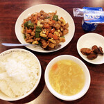 中国料理 百宴香 - 鶏肉とカシューナッツ炒め
(杏仁豆腐の代わりのヨーグルト付)