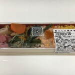 紀ノ国屋 アントレ - (料理)鮭いくら飯弁当①