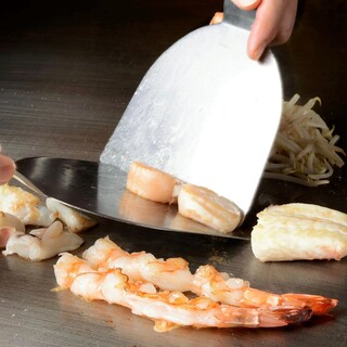 Teppan-yaki fresh Seafood from Toyohashi ◎We also boast our special sauces.