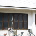 勇 - 洒落た窓枠