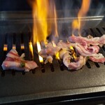 江南焼肉 肉のよいち - 焼き肉 すぐ焦げる火力あり