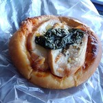 パン工房 ブルクリーク - 鶏ハムバジルチーズ