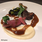 カーサ・デル・チーボ - ｺﾙｳﾞｪｰﾙ胸肉のｱｯﾛｰｽﾄにモモ肉のｺﾝﾌｨ