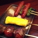 興 - ﾊﾟﾘﾊﾟﾘｳｲﾝﾅｰ・むねﾁｰｽﾞ串・肉巻とまと