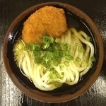 うどん屋 まつはま - 冷かけ小＋コロッケで¥280です。