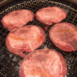 和牛放題の殿堂 秋葉原 肉屋横丁 焼肉 - 