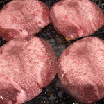 和牛放題の殿堂 秋葉原 肉屋横丁 焼肉 - 