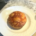 La Brianza - アジアーゴチーズトッピングのフォカッチャ焼き立て。予約時間に合わせて焼き立てを用意して下さったホスピタリティーに感動☆☆ いつものフォカッチャもおいしいけど、焼き立て格別！！お代わりしちゃいました～
