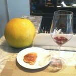 La Brianza - ヴァンペイユ(晩白柚)大きい～ この日はじめて存在を知りました。皮が厚めとのお話、それにしても人の頭ほどもある柑橘びっくり