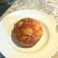 La Brianza - アジアーゴチーズトッピングのフォカッチャ焼き立て。予約時間に合わせて焼き立てを用意して下さったホスピタリティーに感動☆☆ いつものフォカッチャもおいしいけど、焼き立て格別！！お代わりしちゃいました～