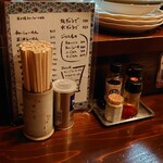 らーめん 伽羅 - 料理写真:カウンターの卓上