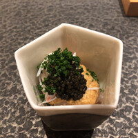 すし昇 - 兵庫 松葉蟹と皮剥 皮剥肝とキャビア載せ→昇平大将はまずまず一品目で必ずやってくれます！この日も素晴らしい味重ね(^^)ただ今回の方が更に洗練されているように感じる爽やかな味重ねでした！