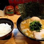 Yokoyokoya - ラーメン+味付玉子+ライス