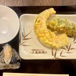 丸亀製麺 - 鮭おむすび、チーズ竹輪磯辺天、かぼちゃ天