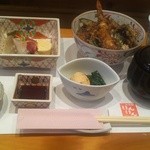 Washokudokoro Kenken - 海老野菜天丼と刺身　おすすめのランチ　\1000