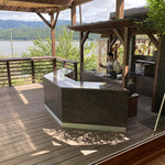 徳山鮓 - 新しく出来たばかりの焼き場のあるテラス。良い香りが。。。