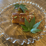 徳山鮓 - ⚫︎天然鰻の蒲焼き　実山椒がよく効いて爽やか！外はパリッと。中はふわとろ♡滋賀のお酒と合いますね♡