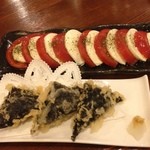 永山灯台 - 個人的なお気に入りの「海苔納豆」と今日のおすすめの「モッツァレラとトマトのサラダ」
