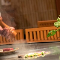 鉄板焼　堂島 - 35年間使い続ける鉄板に宿る素材を活かした”本物の味”と料理人のこだわり