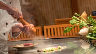 Teppanyaki Doujima - 35年間使い続ける鉄板に宿る素材を活かした”本物の味”と料理人のこだわり