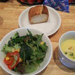 ボーノ - サービスランチには このセットが付きます