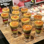 ザ・テラス - 苺とキャラメリゼのキャラメリーゼ＠濃厚で粘度の高いピスタチオカスタードと苺のフレッシュさ！底にフィアンティーヌ