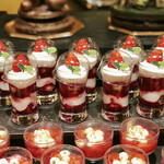 ザ・テラス - グラスショートケーキ＠苺コンフィチュールと生クリームが絶妙