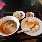 梁山泊 - 日替りタイムランチ（焼豚卵めし、ラーメン、餃子２個、サラダ）