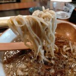 真打 - 二八蕎麦より、やや小麦粉リッチか？滑らかでのどごしよかった。つゆは所謂関東の黒いつゆ。