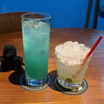 ペンギンのいるダイニングバー沖縄 - うみんちゅ
泡盛 ＋ マスカット ＋ グレープフルーツ ＋ ブルーキュラソー

泡盛カイピリーニャ
泡盛 ＋ 生ライム