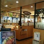 ステーキ宮 - 入口先から見た店内