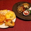 ROBINSON KIHATAMA - 食べ放題のパン1皿目はクロックムッシュやマヨたまご、明太チーズに甘栗パンなど、奥はパンに良く合う前菜プレート