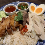 THAIFOOD DINING マイペンライ - MIXカオマンガイのアップ