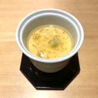 鮨 一 - ・茶碗蒸し 金箔と銀餡を乗せて