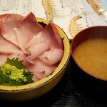 タカマル鮮魚店 - いとこ丼(ぶりとかんぱち) 990円(税込)